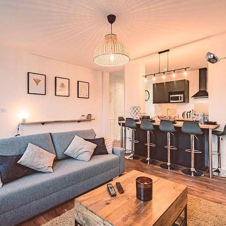 Charme de l'ancien pour cet appartement entièrement rénové dans l'hypercentre de Reims Extérieur photo