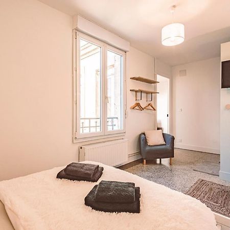 Charme de l'ancien pour cet appartement entièrement rénové dans l'hypercentre de Reims Extérieur photo