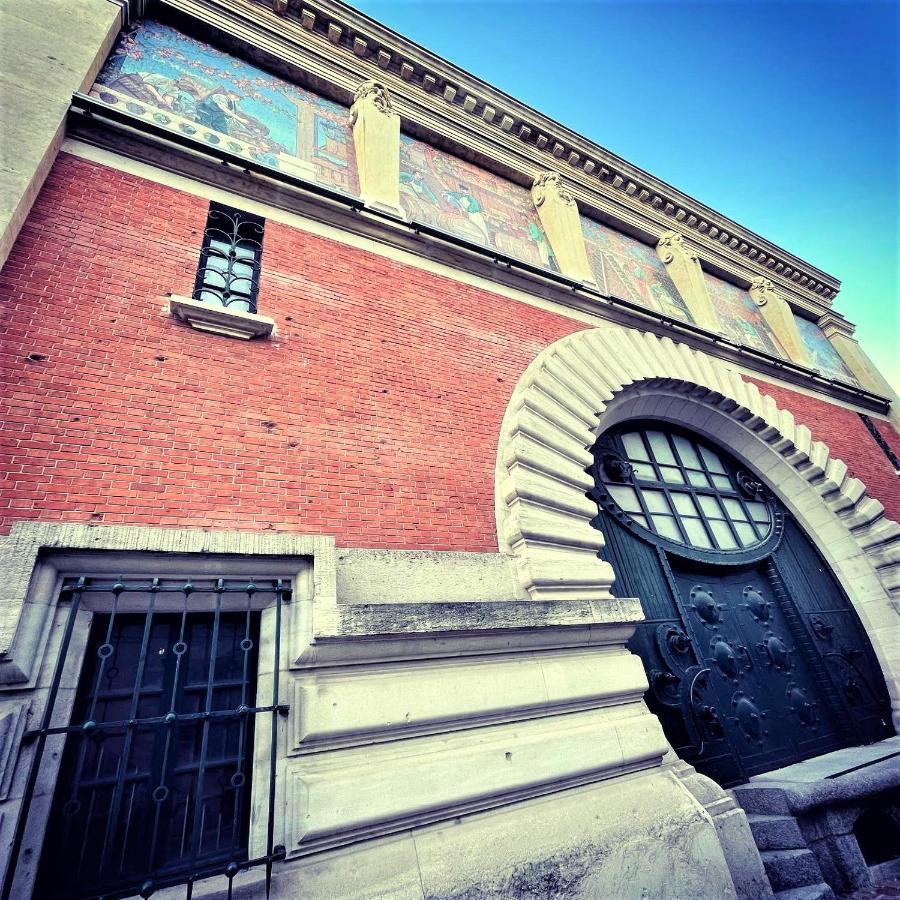 Charme de l'ancien pour cet appartement entièrement rénové dans l'hypercentre de Reims Extérieur photo