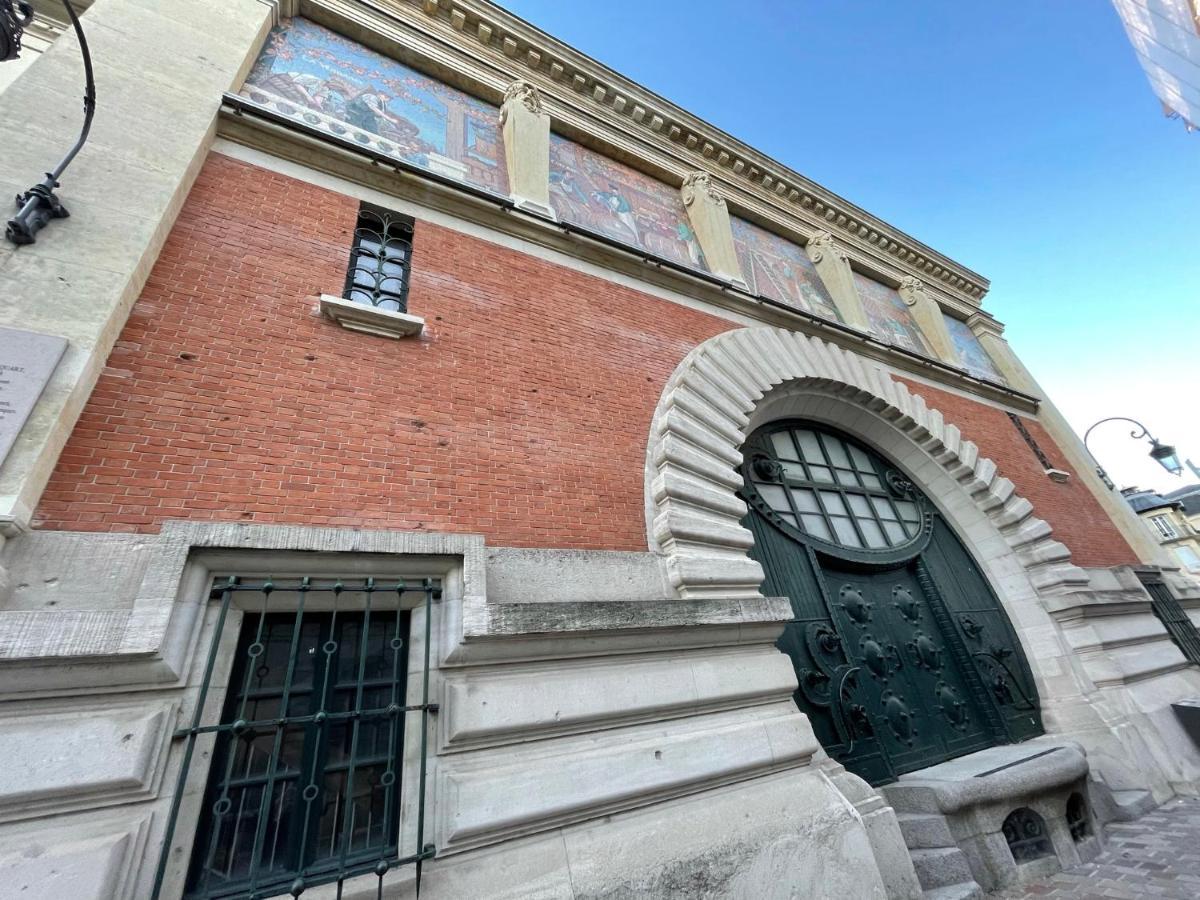 Charme de l'ancien pour cet appartement entièrement rénové dans l'hypercentre de Reims Extérieur photo