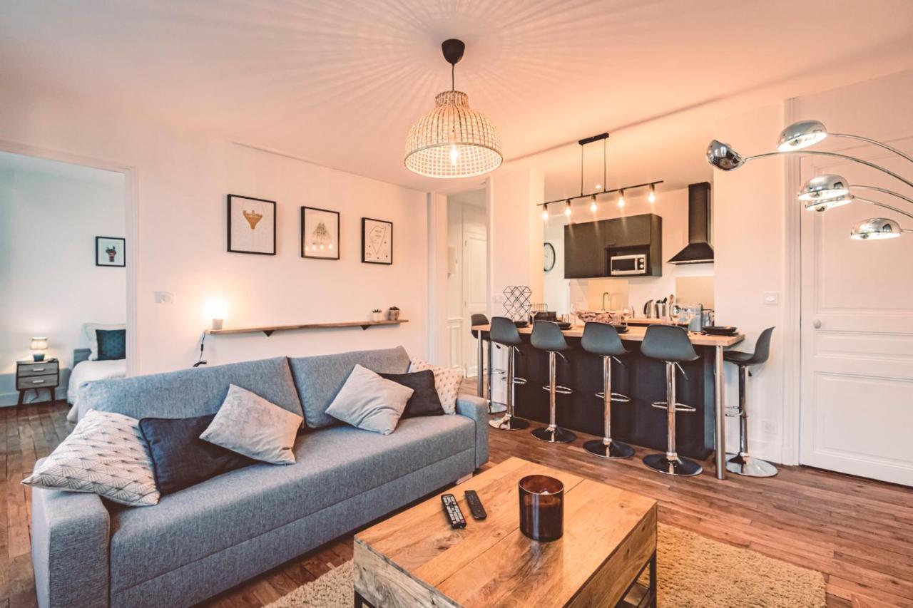 Charme de l'ancien pour cet appartement entièrement rénové dans l'hypercentre de Reims Extérieur photo
