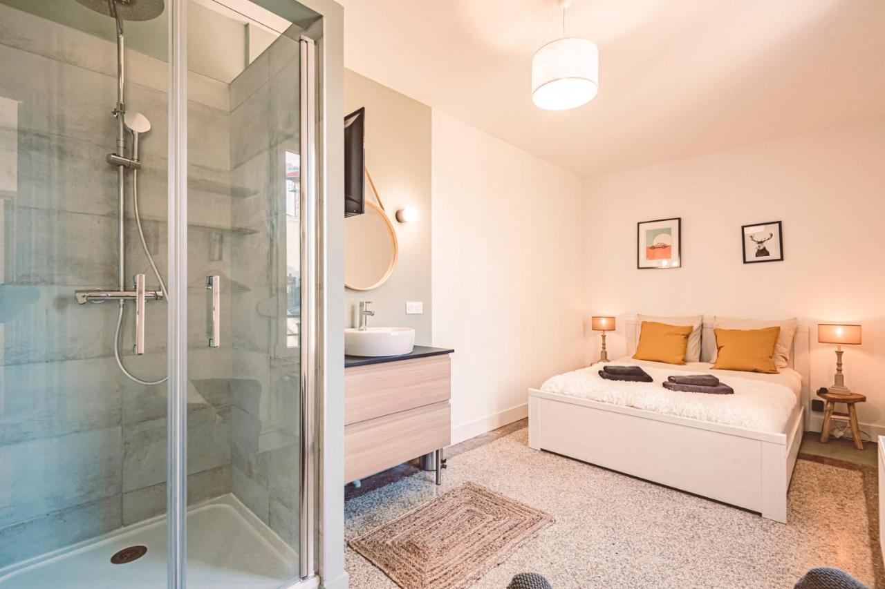 Charme de l'ancien pour cet appartement entièrement rénové dans l'hypercentre de Reims Extérieur photo