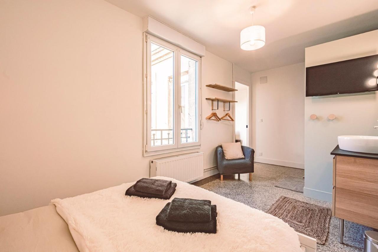 Charme de l'ancien pour cet appartement entièrement rénové dans l'hypercentre de Reims Extérieur photo