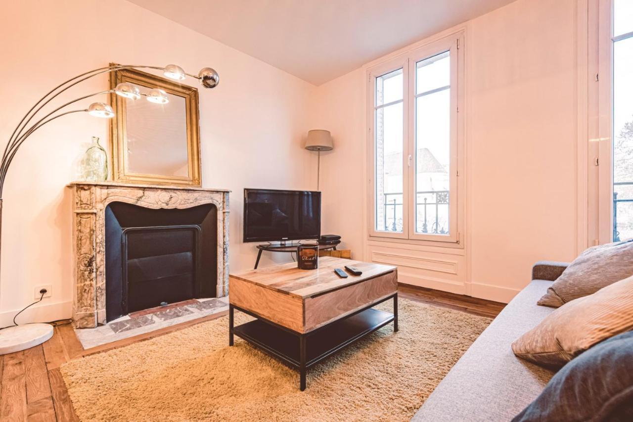 Charme de l'ancien pour cet appartement entièrement rénové dans l'hypercentre de Reims Extérieur photo