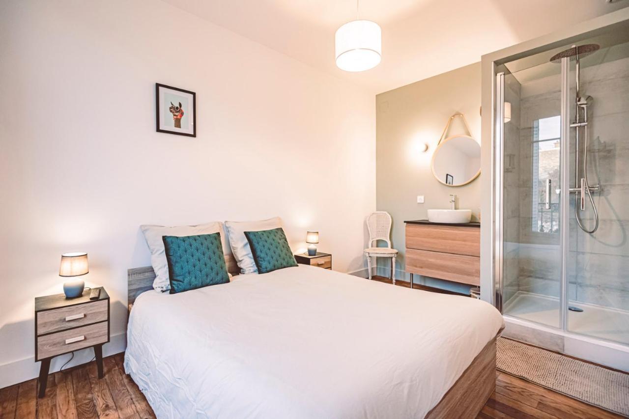 Charme de l'ancien pour cet appartement entièrement rénové dans l'hypercentre de Reims Extérieur photo