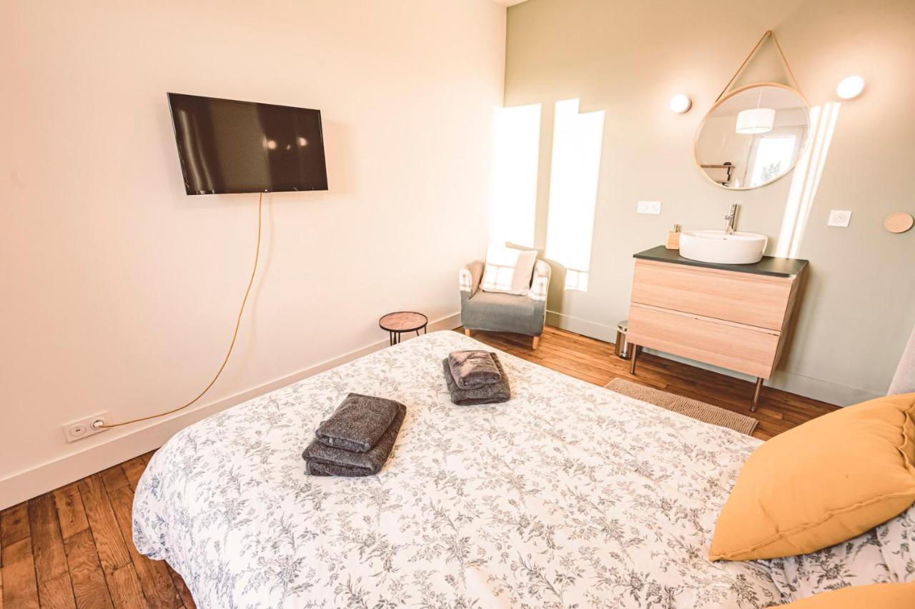 Charme de l'ancien pour cet appartement entièrement rénové dans l'hypercentre de Reims Extérieur photo