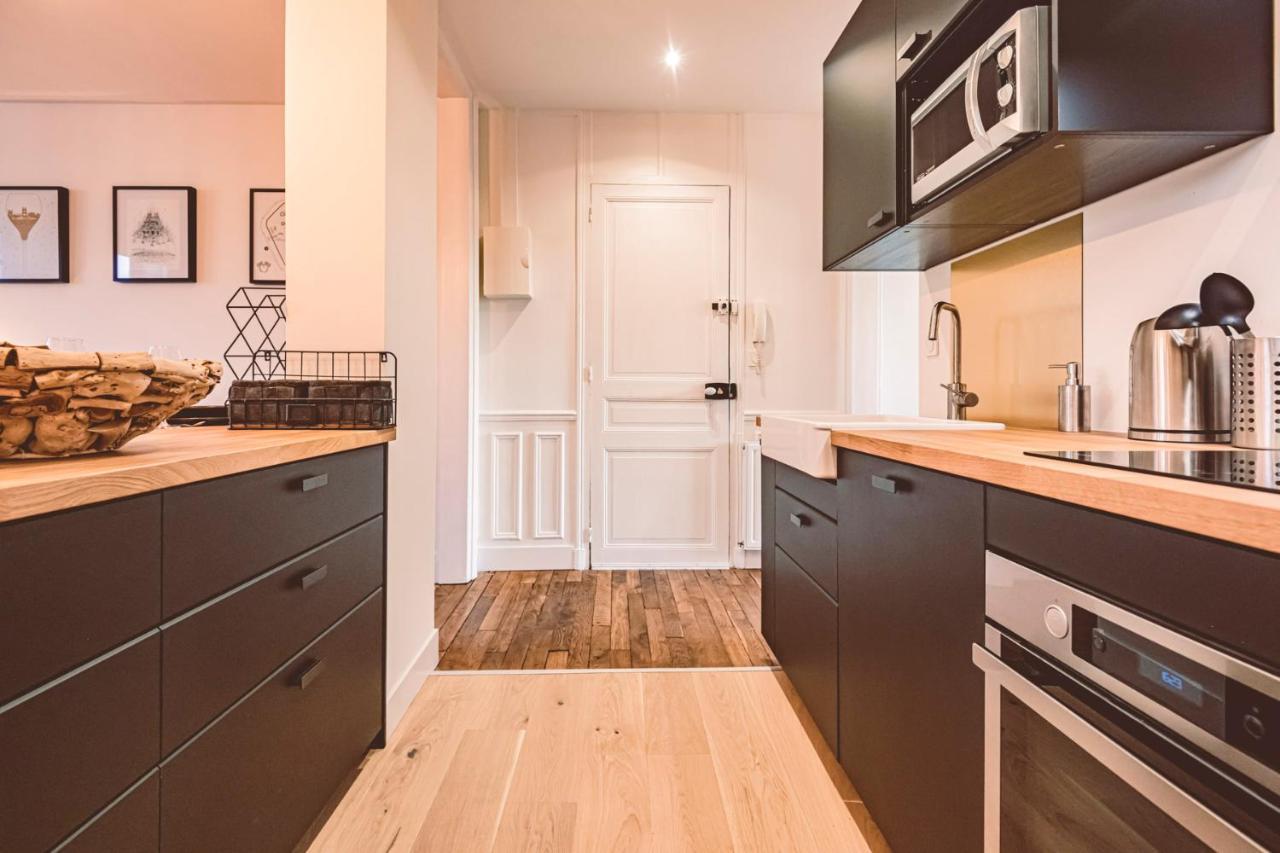 Charme de l'ancien pour cet appartement entièrement rénové dans l'hypercentre de Reims Extérieur photo