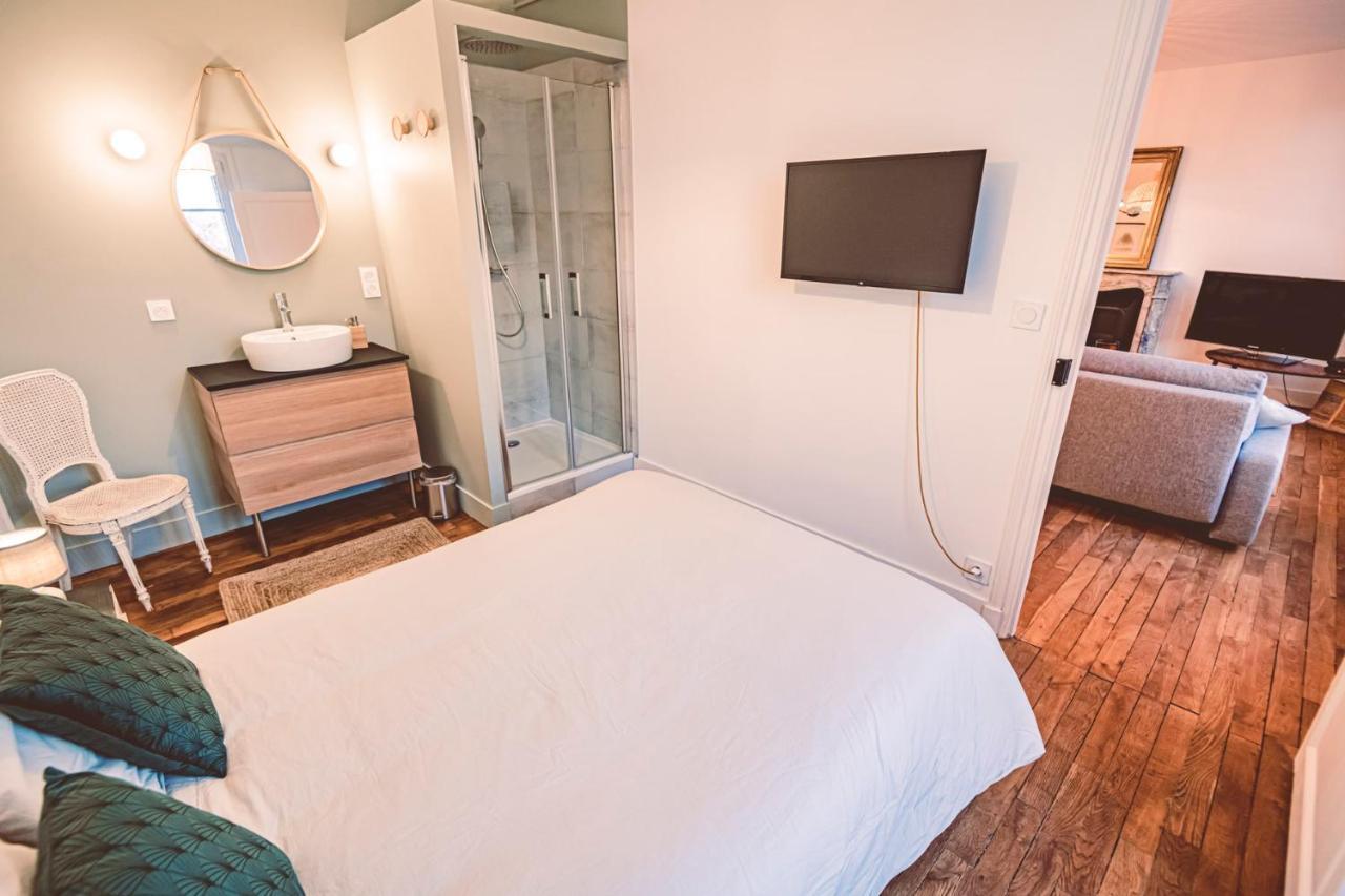 Charme de l'ancien pour cet appartement entièrement rénové dans l'hypercentre de Reims Extérieur photo
